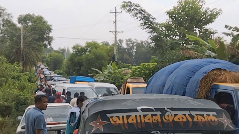 চুনারুঘাটে ঝুঁকিপূর্ণ বেইলি সেতু দিয়ে পারাপারে ভোগান্তি